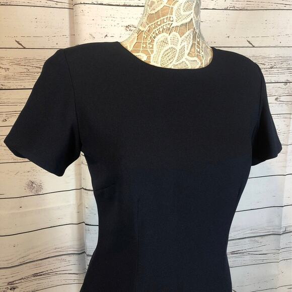 Lord & Taylor petite fitted Navy short sleeved round neck dress size 4 petite - Picture 4 of 10